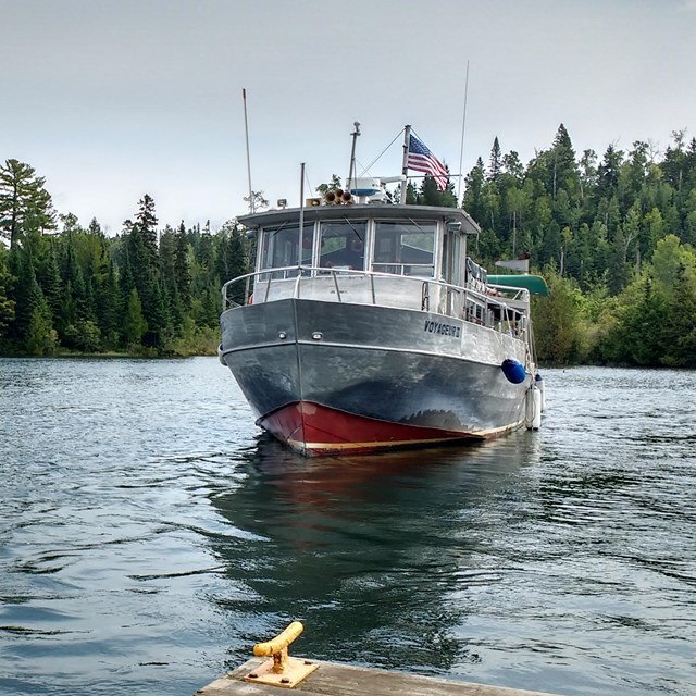 VOYAGEUR II approaches Isle Royale dock. 