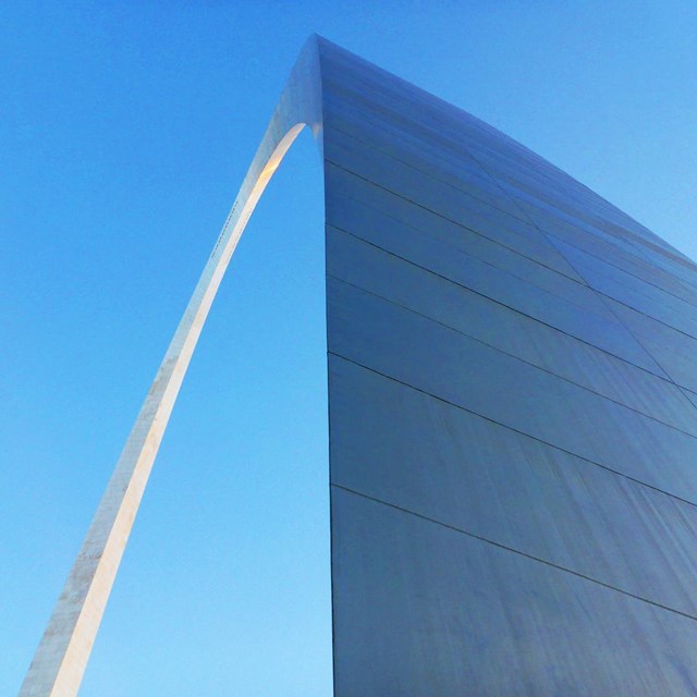 Close up of the south leg of the Arch