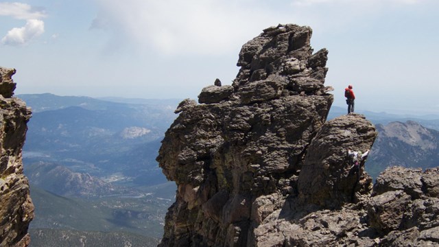 Man climbs cliff at Rocky Mountain National Park