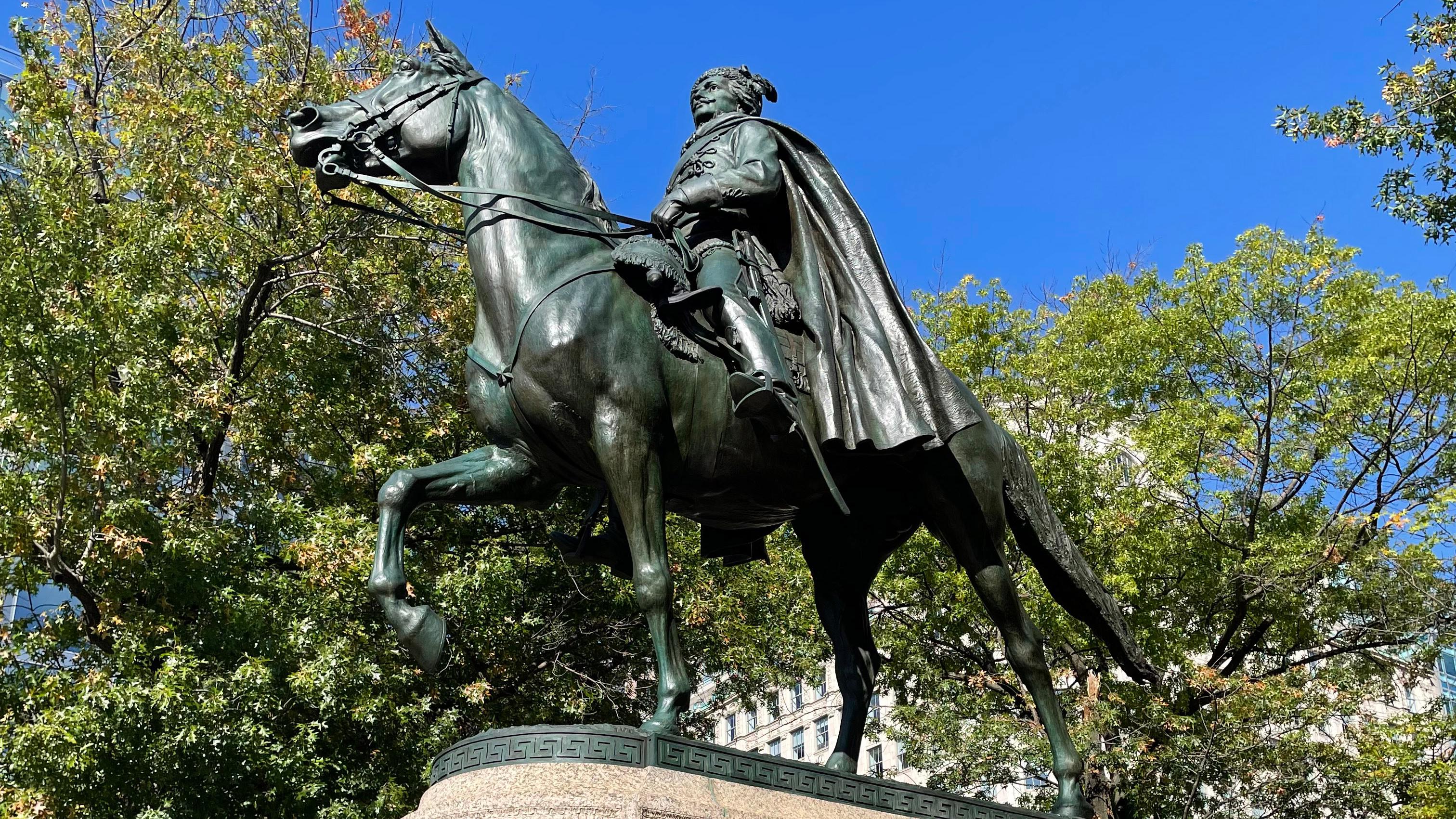 Image of a statue of a man on a horse