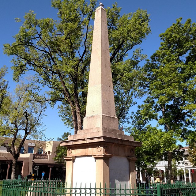Santa Fe Memorial made of an obelisk