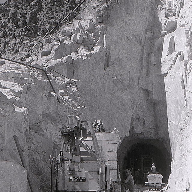 Building of Coxcomb Tunnel