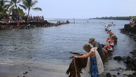 Everyone helping at the hukilau (Hawaiian Fishing Technique)