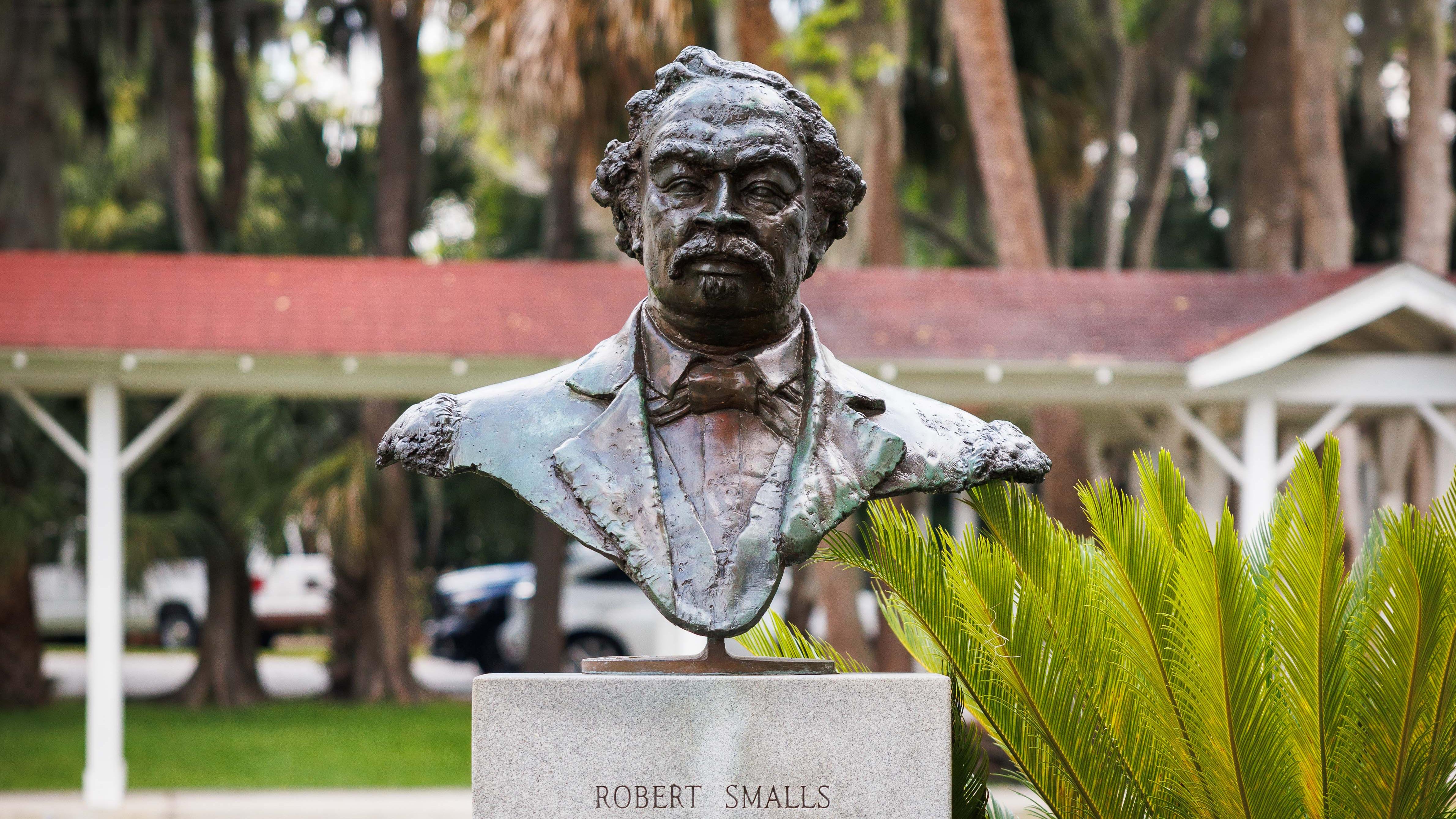 A bronze bust of Robert Smalls.