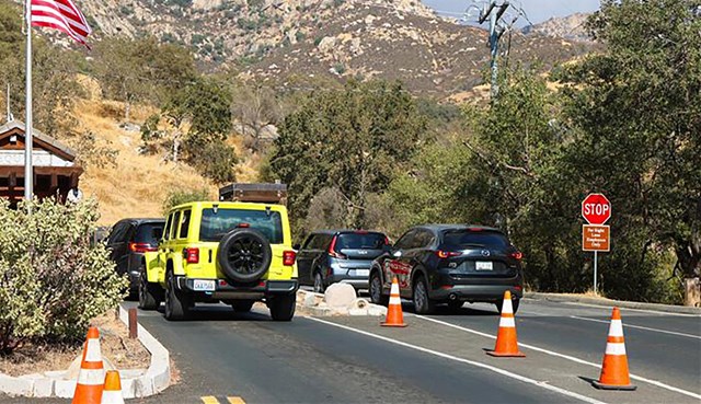 Cars parked at the General Sherman Tree trailhead