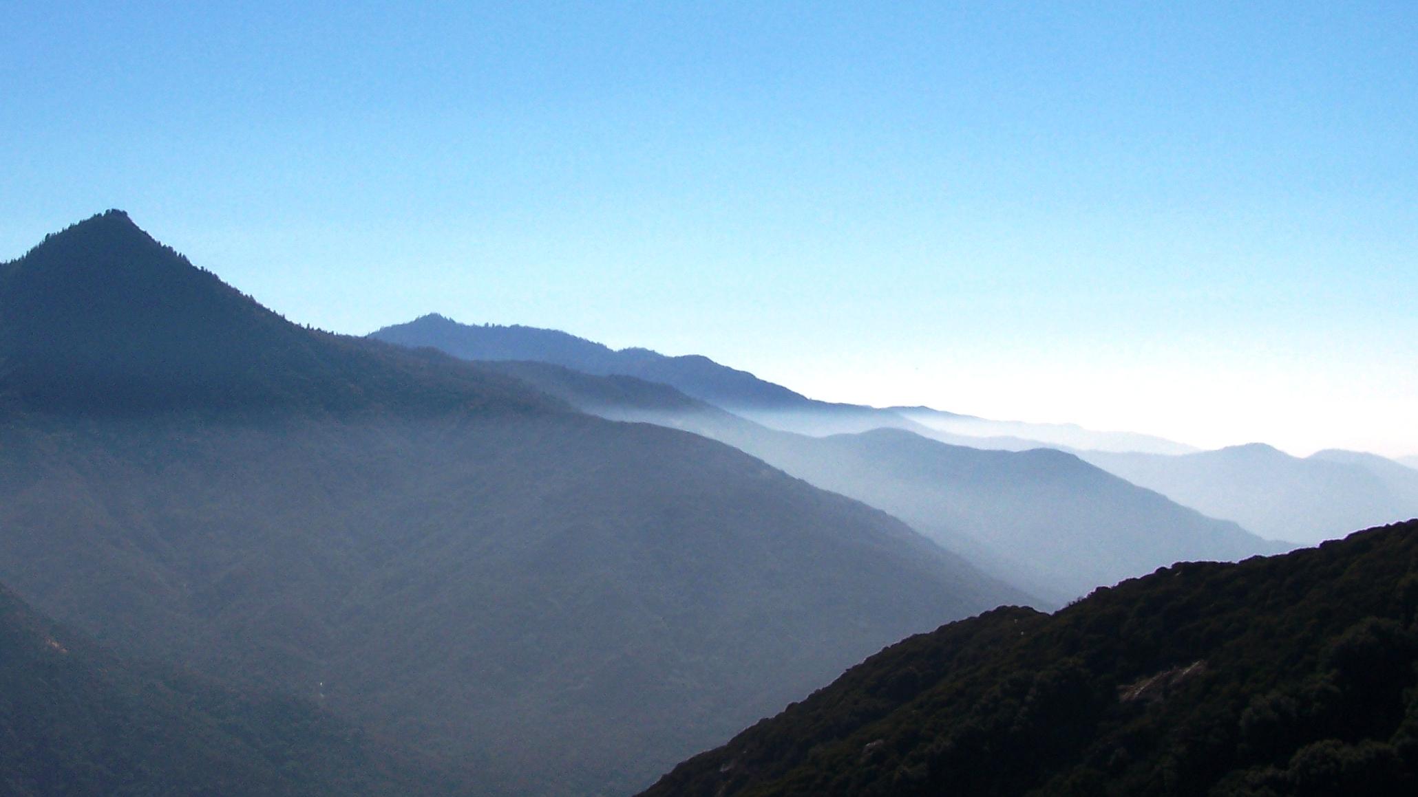 The view from Amphitheater Point shows the valley beyond. 