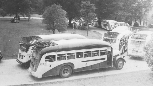 Black and white image of buses at Shiloh in the 1930s. 