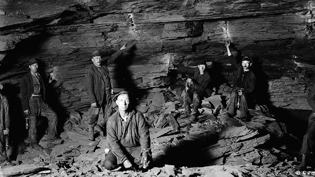 Seven miners in underground coal shaft