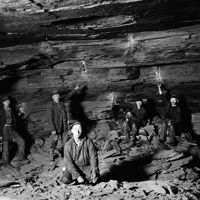 Seven miners in underground coal shaft