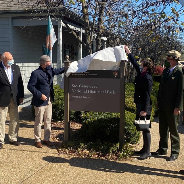 Park Staff, Congressmen, and City Officials reveal the first official sign of Ste. Genevieve NHP.
