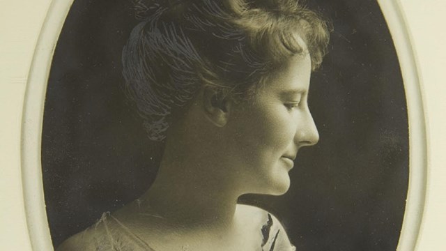 Head portrait of Edith Carow in softlight, looking down. Words: Mistress of Sagamore Hill