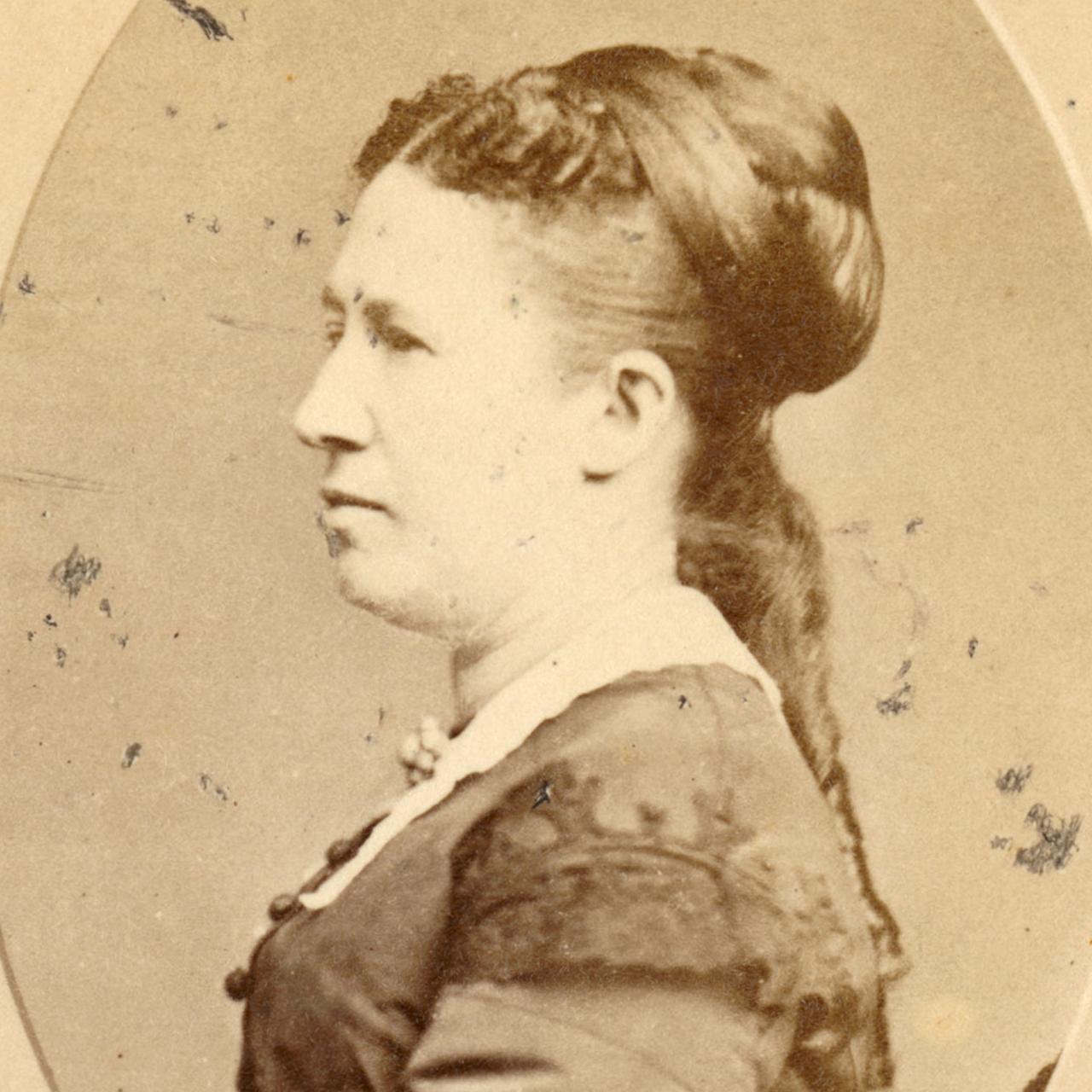 (Cabinet card, Julia Dent Grant)