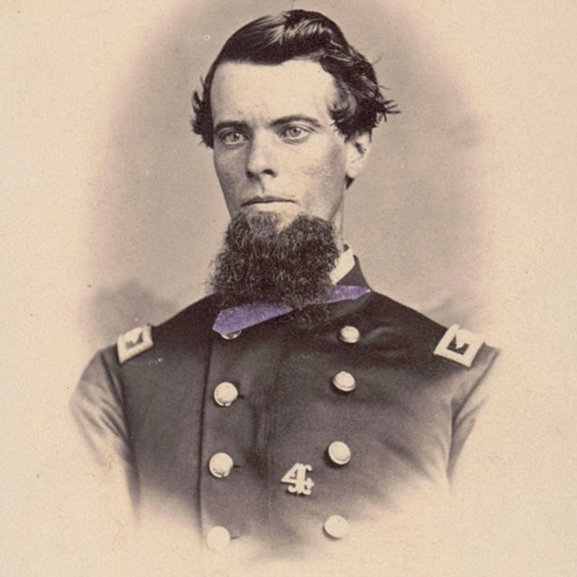 A Union officer bust portrait.