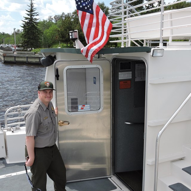 Park Ranger aboard the Voyageur tour boat