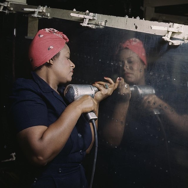 African American woman working as chippers during WWII. Courtesy of Library of Congress. 