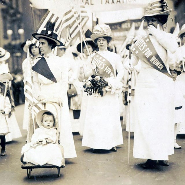 Suffrage parade in New York City, May 4, 1912. Library of Congress.