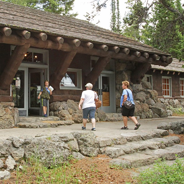Visitors stopping by Fishing Bridge Visitor Center & Trailside Museum