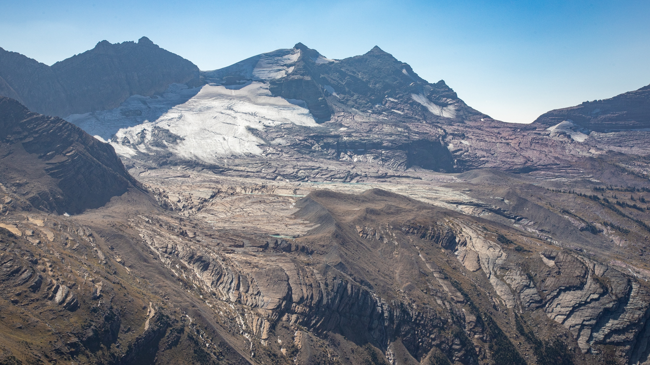 A broad rocky landscape of a glacier basin.