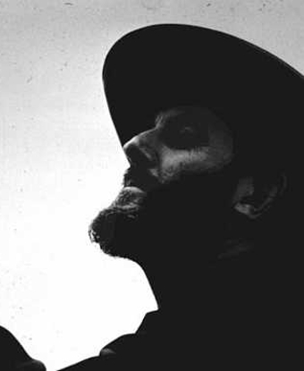 Black and white image of a bearded man&#39;s profile