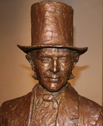 Bronze statue of Thomas M&#39;Clintock. 
