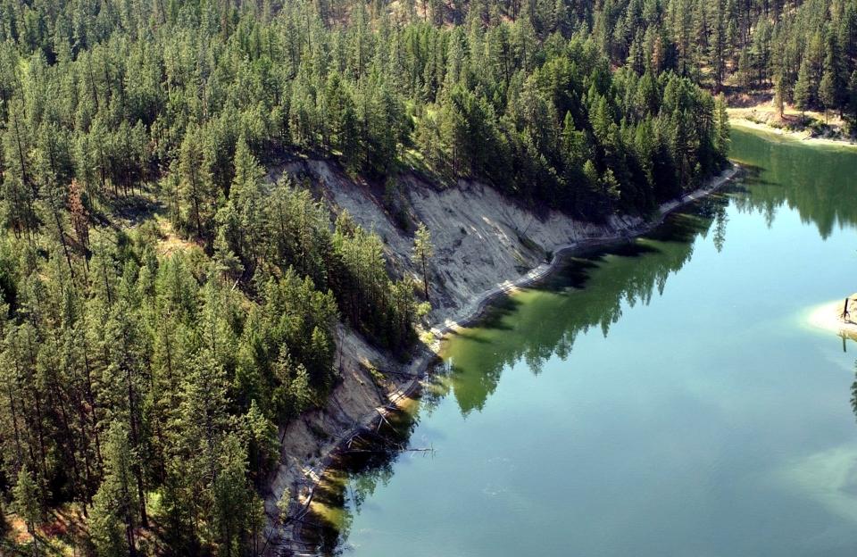 The shoreline in the south district gets less water and more wind, how does that affect habitat?
