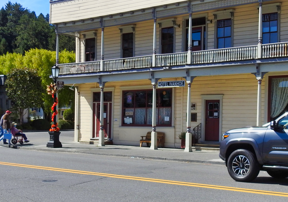 Stagecoach in front of old hotel