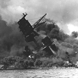 USS Arizona sinking