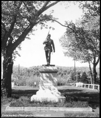 Statue of Civil War soldier on a stone pedestal