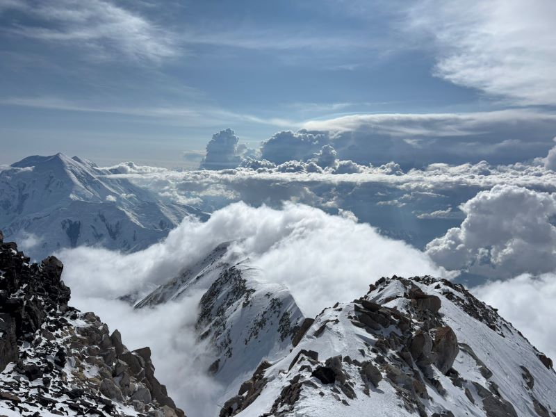 Weather changes above mountain peaks 