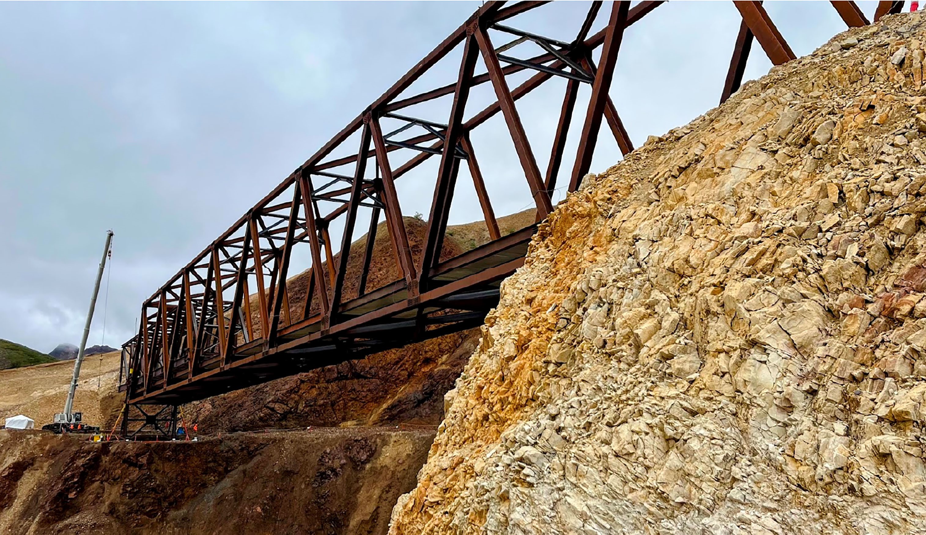 The bridge spans across the slide reaching all the way to the west receiving tower. Part of the launch truss is still assembled inside the main truss.