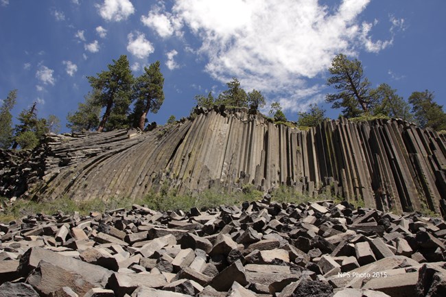 Photo of the Devils Postpile formation