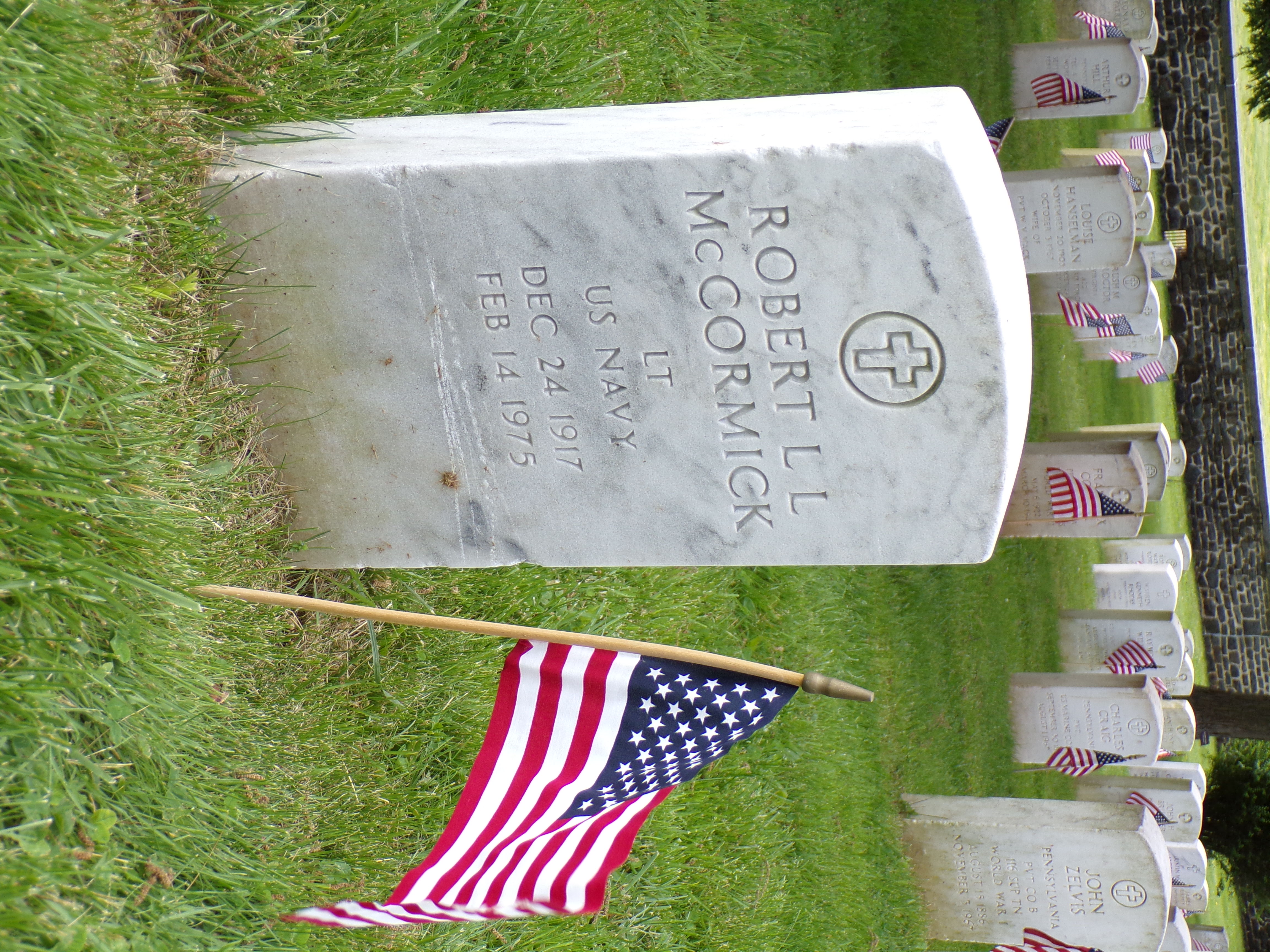 The white marble headstone of Dorothy and Robert McCormick with their names and years of births and deaths in the Gettysburg National Cemetery