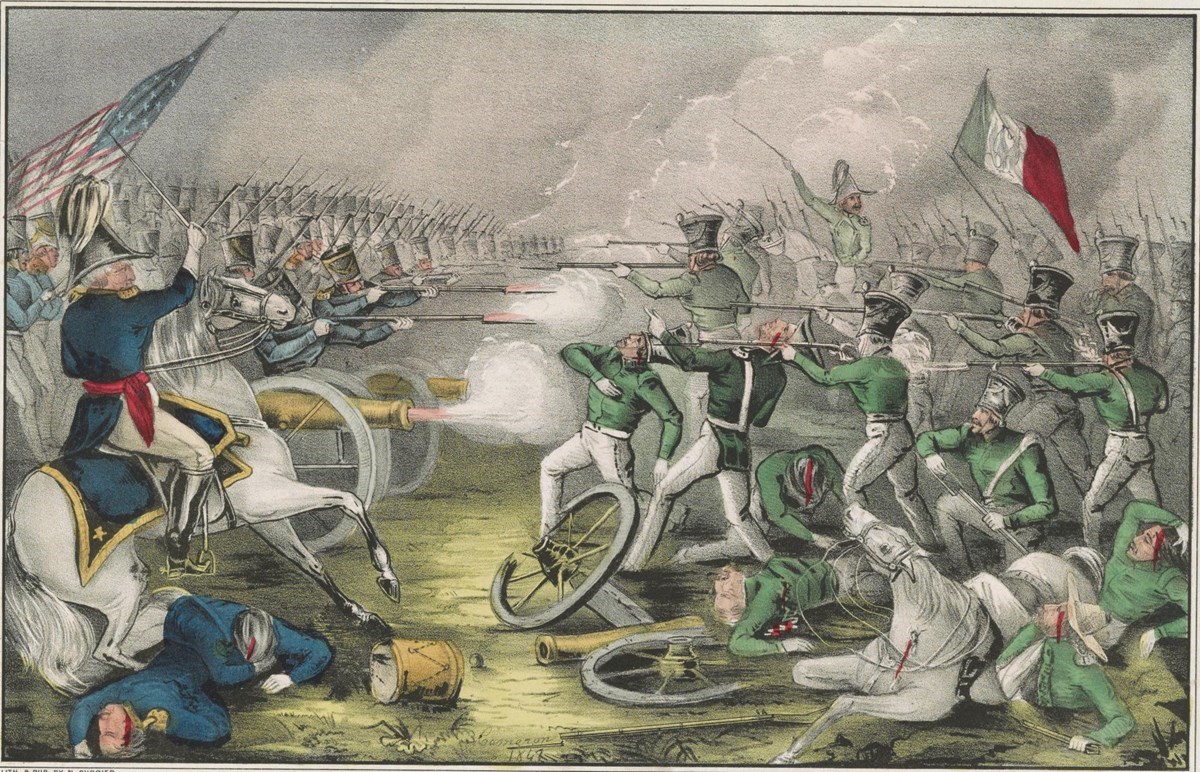 Soldados estadounidenses vestidos de azul al lado izquierdo frente a soldados mexicanos vestidos de verde a la derecha. Humo de mosquetes y cañones llena el aire. Muertos y heridos están en el suelo.