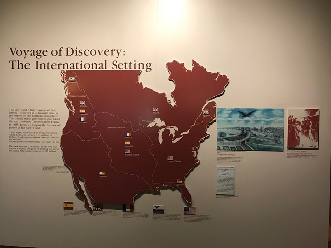 Una mapa de Norteamérica con banderas de las países que clamaron los territorios.