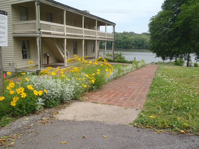 Historic hotel with walkway and wheelchair ramps