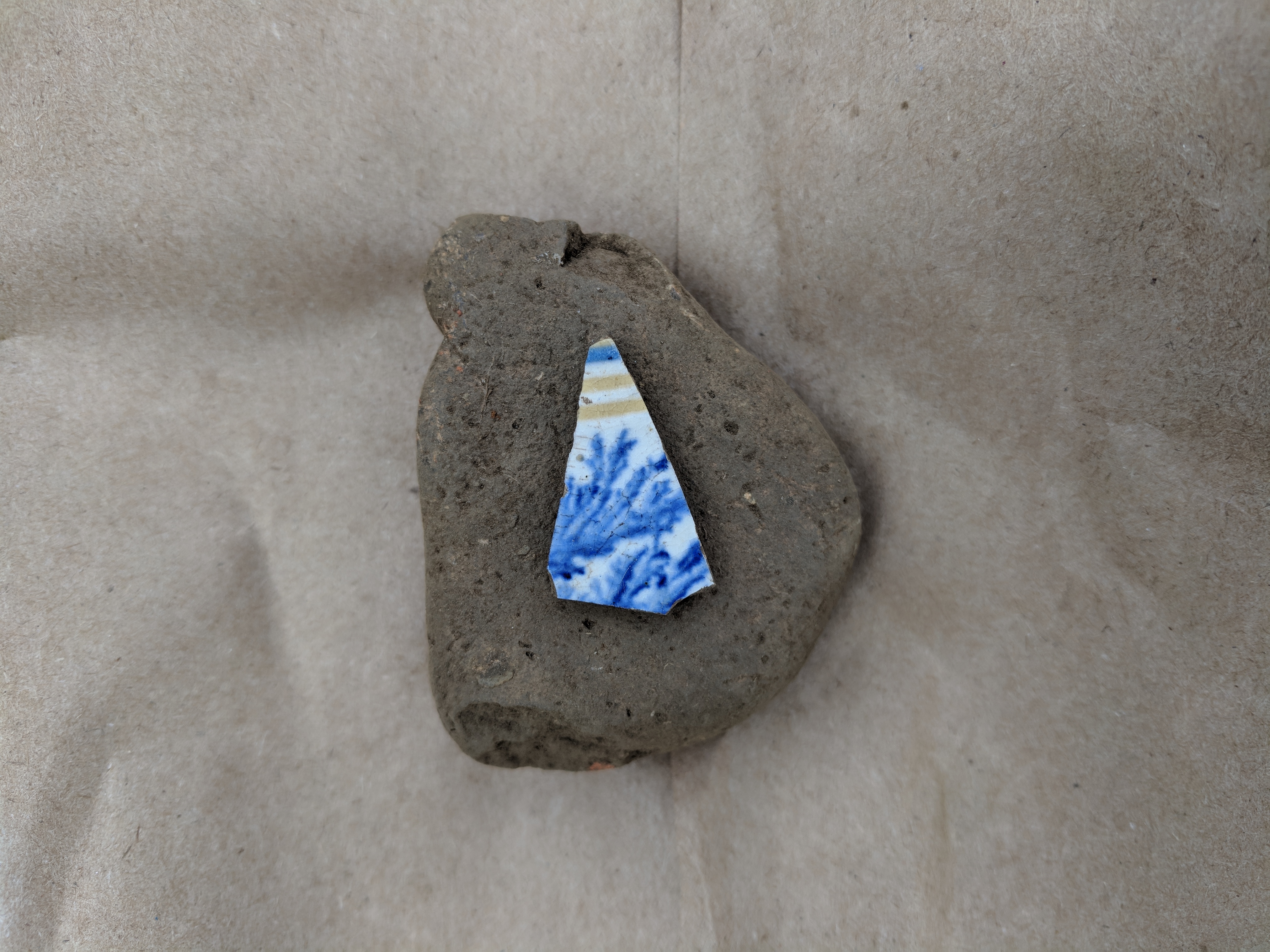 Photo of a small mochaware fragment