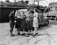 Photo of Red Cross Cookie Brigade bringing refreshments to the soldiers