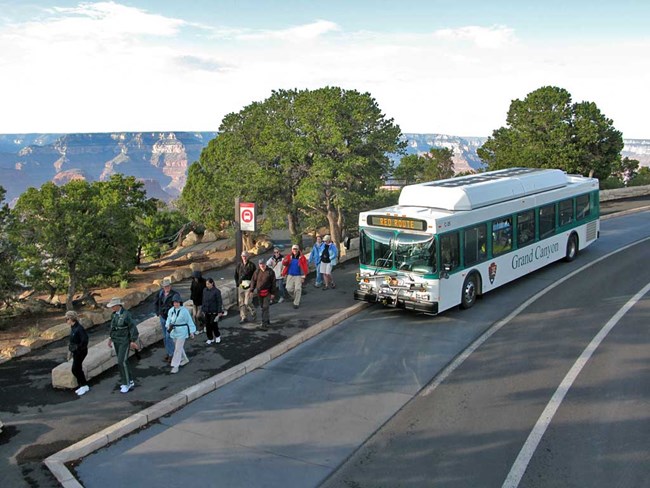 Grand Canyon Shuttle Bus dropping off visitors at Hermits Rest