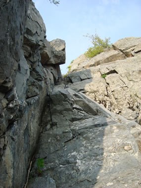 Fractures in a rock formation in Mather Gorge