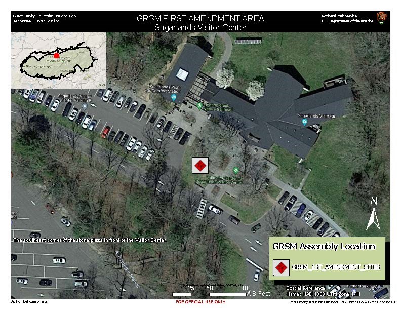 Sugarlands Visitor Center 1st Amendment Area map. Red diamond in white square in southeast corner of stone plaza in front of visitor center. Parking lot, cars and trees visible on map. Inset park map in corner. Scale: 100 ft