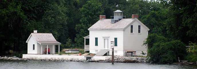 Jones Point Lighthouse from the Potomac River