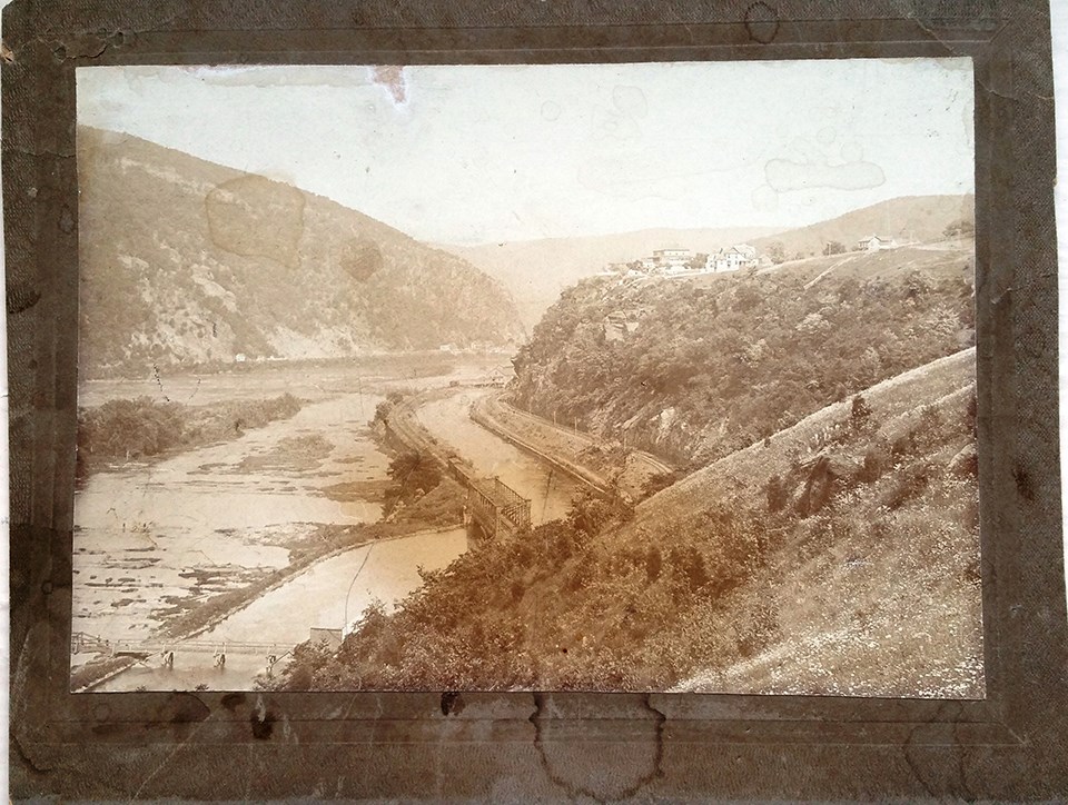 Photograph of Potomac River and Hilltop House Hotel