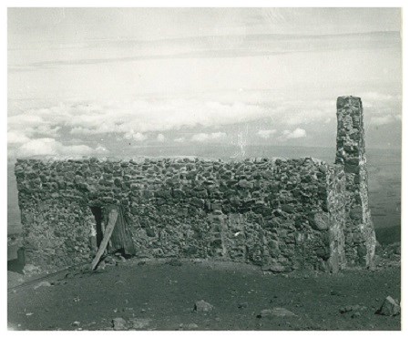 The Kalahaku Resthouse, also known as Craigielea, was the first facility built near the summit of Haleakalā in 1894.