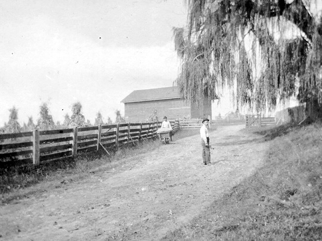 Workers-at-Hampton-farm,-c.-1895,-NPS