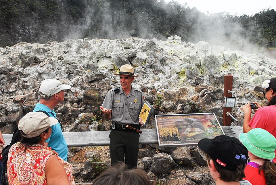 Ranger Dean addresses a group of visitors at Ha‘akulamanu (Sulphur Banks)