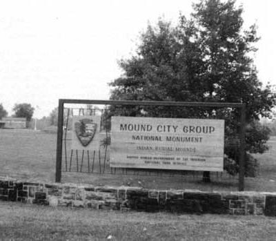 B&W picture of entrance sign