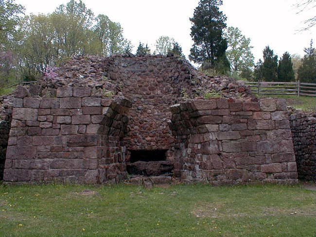 Tall ruins of an anthracite furnace made up of stones.