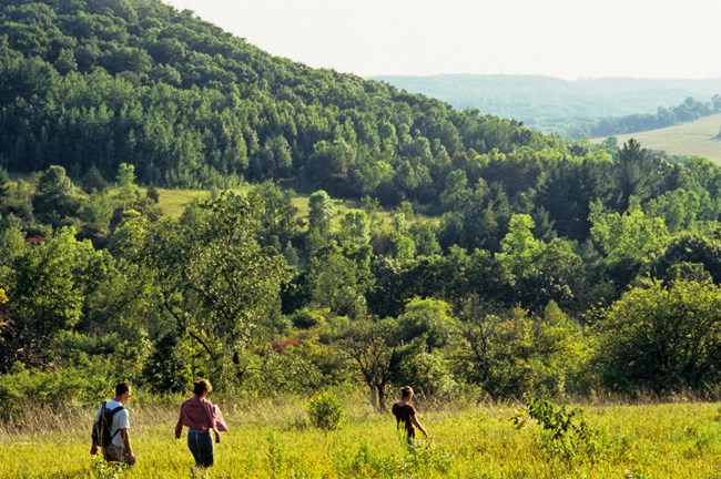 HIkers enjoying the outdoors along the Ice Age NST.