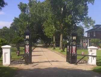 Image of elaborate ironwork gates at Chalmette National Cemetery