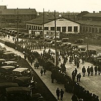 Historic Photo: Marchers and spectators gather on Red Jacket Road during the Armistice Parade on November 11, 1918